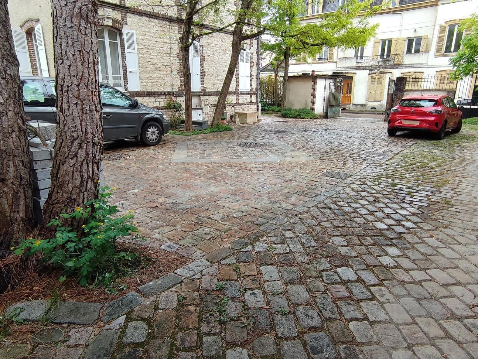 Au Fil De Troyes Bed & Breakfast 3*